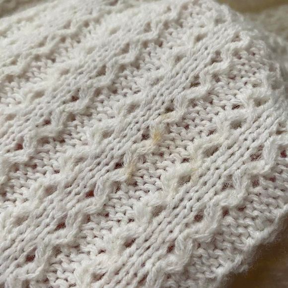 Vintage soft white fringe knit poncho - Picture 6 of 8